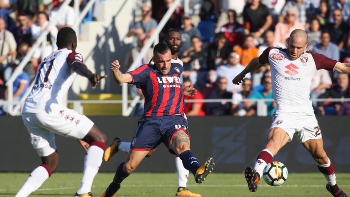 CROTONE, ITALY - OCTOBER 15:  Bruno Martella of Crotone scores his team's second goal during the Serie A match between FC Crotone and Torino FC at Stadio Comunale Ezio Scida on October 15, 2017 in Crotone, Italy.  (Photo by Maurizio Lagana/Getty Images) 