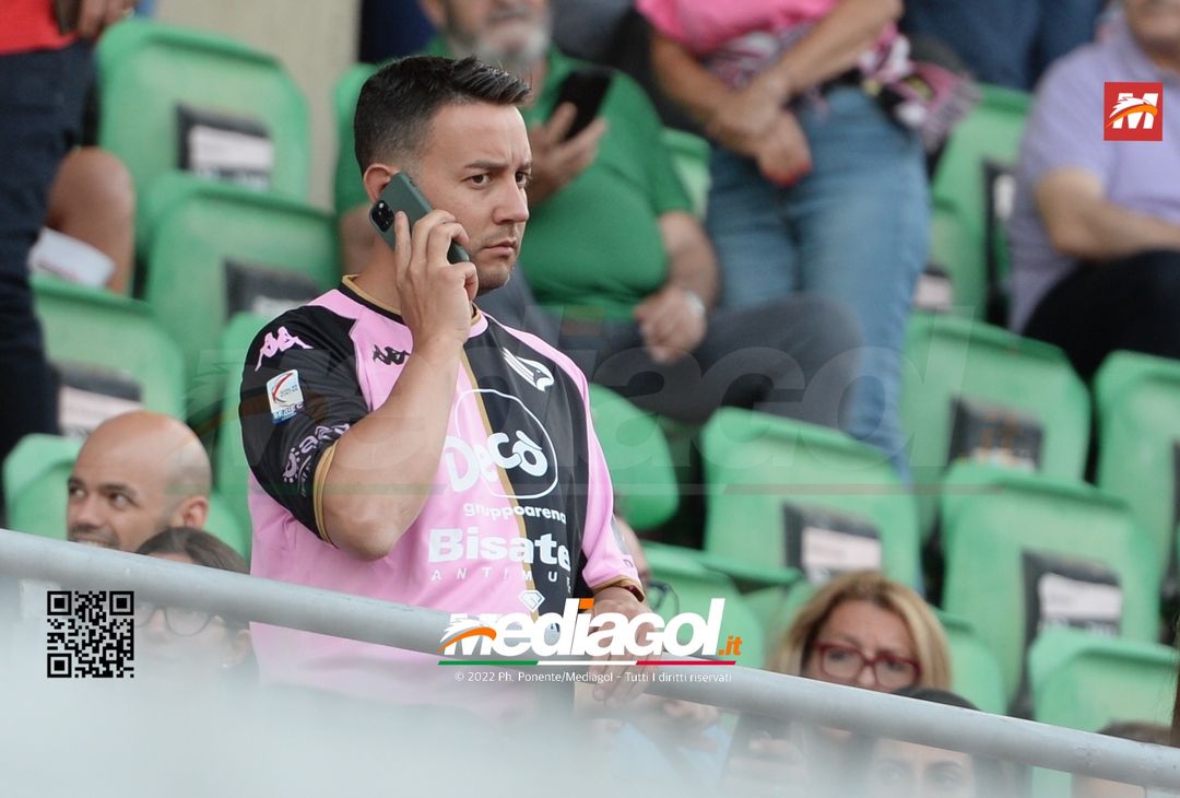 Fototifo, facce da Serie B. I tifosi allo stadio per Palermo-Padova 1-0 - immagine 133