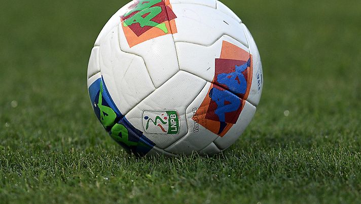 PISA, ITALY - JULY 27: The official match ball is seen on the pitch prior to the Serie B match between SC Pisa and Ascoli Calcio at Arena Garibaldi on July 27, 2020 in Pisa, Italy. (Photo by Getty Images/Getty Images for Lega Serie B) 