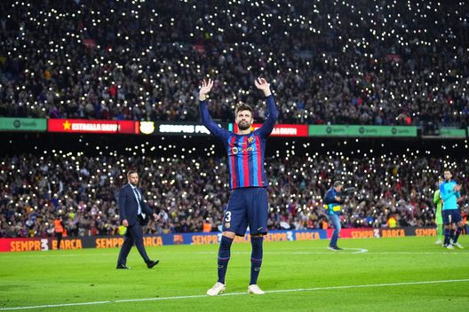 (Photo by Alex Caparros/Getty Images) Barça, parla Laporta: “Se fosse stato titolare, Piqué sarebbe rimasto…”- immagine 2