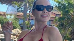Anna Falchi più in forma che mai: la showgirl conquista i social in bikini