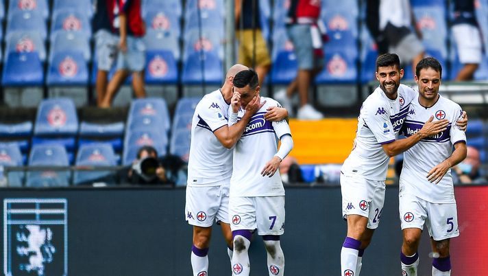 GENOA, ITALY - SEPTEMBER 18: Giacomo Bonaventura of Fiorentina (R) celebrates with his team-mate Marco Benassi after scoring a goal during the Serie A match between Genoa CFC and AFC Fiorentina at Stadio Luigi Ferraris on September 18, 2021 in Genoa, Italy. (Photo by Getty Images) 
