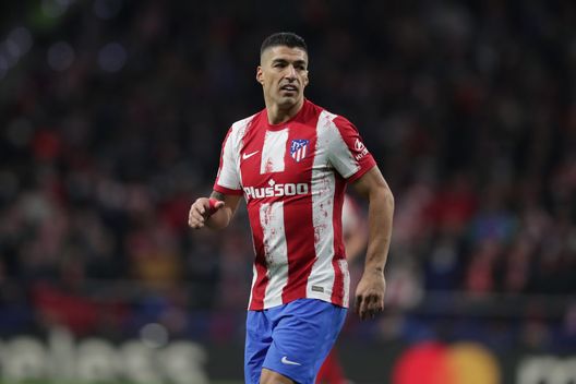 MADRID, SPAIN - NOVEMBER 24: Luis Suarez of Atletico de Madrid in action during the UEFA Champions League group B match between Atletico Madrid and AC Milan at Wanda Metropolitano on November 24, 2021 in Madrid, Spain. (Photo by Gonzalo Arroyo Moreno/Getty Images) Suarez torna in Sudamerica? In Argentina sicuri: ha scelto i ‘Millionarios’- immagine 2