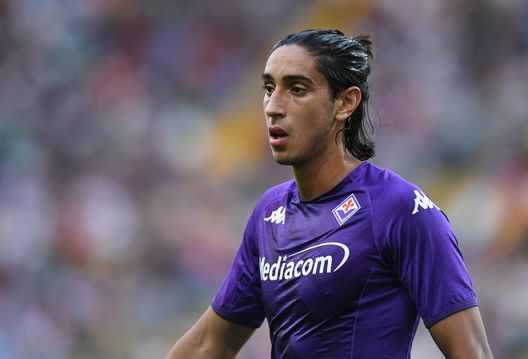 UDINE, ITALY - AUGUST 31: Youssef Maleh of ACF Fiorentina looks on during the Serie A match between Udinese Calcio and ACF Fiorentina at Dacia Arena on August 31, 2022 in Udine, Italy. (Photo by Alessandro Sabattini/Getty Images) Di Marzio: “Ipotesi scambio ACF-Samp, ma la trattativa non decolla: i dettagli”- immagine 2