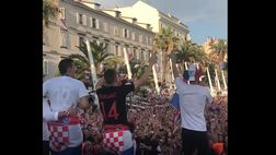 VIDEO / Inter, Perisic festeggia la Croazia con la gente di Spalato: è scatenato