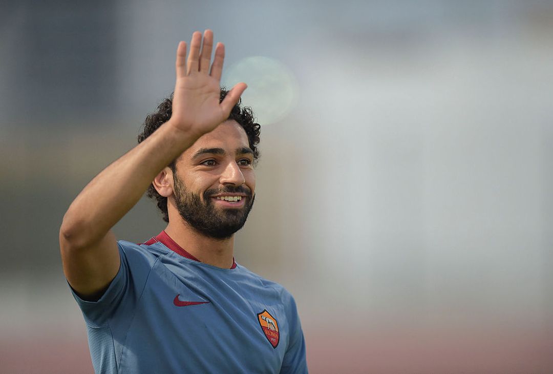  Mohamed Salah attends an As Roma training session at  on May 19, 2016 in Al Ain, United Arab Emirates. 