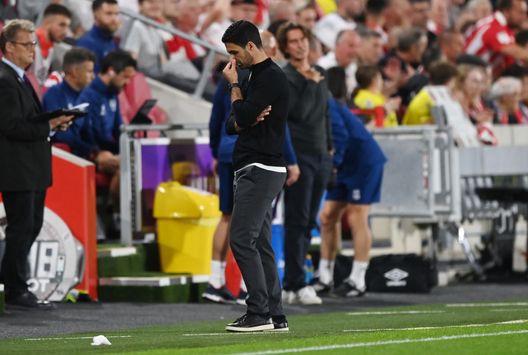 BRENTFORD, ENGLAND - AUGUST 13: Mikel Arteta, Manager of Arsenal reacts during the Premier League match between Brentford and Arsenal at Brentford Community Stadium on August 13, 2021 in Brentford, England. (Photo by Shaun Botterill/Getty Images) BRENTFORD, ENGLAND - AUGUST 13: Mikel Arteta, Manager of Arsenal reacts during the Premier League match between Brentford and Arsenal at Brentford Community Stadium on August 13, 2021 in Brentford, England. (Photo by Shaun Botterill/Getty Images)