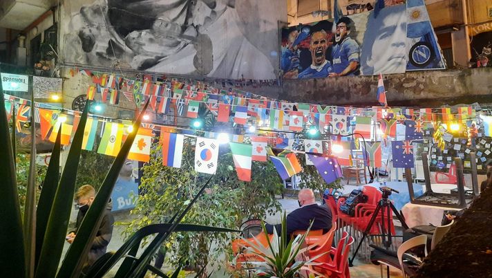 Visita speciale alla &#8220;Piazzetta Maradona&#8221; nei quartieri spagnoli | VIDEO 