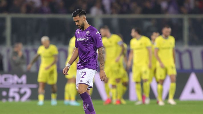 FLORENCE, ITALY - OCTOBER 22: Nicolas Ivan Gonzalez of ACF Fiorentina is injured during the Serie A match between ACF Fiorentina and FC Internazionale at Stadio Artemio Franchi on October 22, 2022 in Florence, Italy. (Photo by Gabriele Maltinti/Getty Images) Dottor Castellacci: “A Sottil servono più di 2 mesi. I tempi di recupero per Gonzalez” - immagine 1