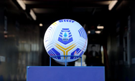 CROTONE, ITALY - SEPTEMBER 27: The official ball of Lega Sarie A during the Serie A match between FC Crotone and AC Milan at Stadio Comunale Ezio Scida on September 27, 2020 in Crotone, Italy. (Photo by Maurizio Lagana/Getty Images) CROTONE, ITALY - SEPTEMBER 27: The official ball of Lega Sarie A during the Serie A match between FC Crotone and AC Milan at Stadio Comunale Ezio Scida on September 27, 2020 in Crotone, Italy. (Photo by Maurizio Lagana/Getty Images)