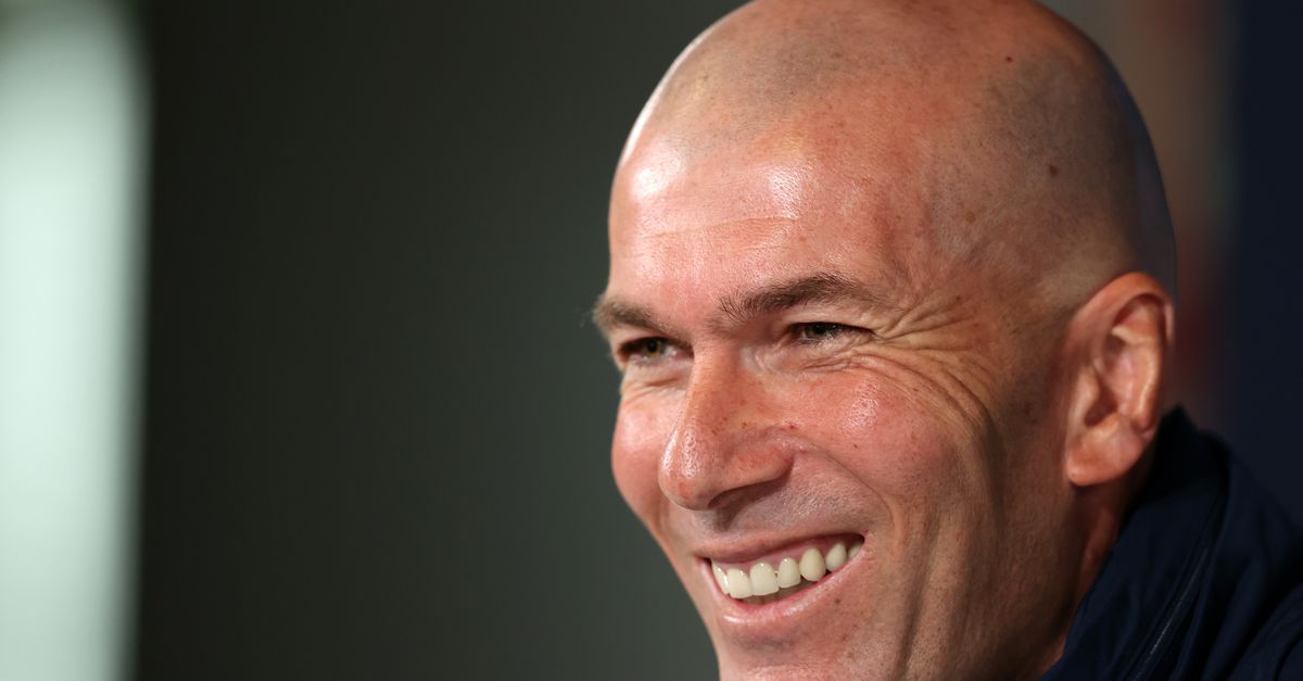 Zidane: “Voglio tornare ad allenare”. E sui social posta la maglia della Juve