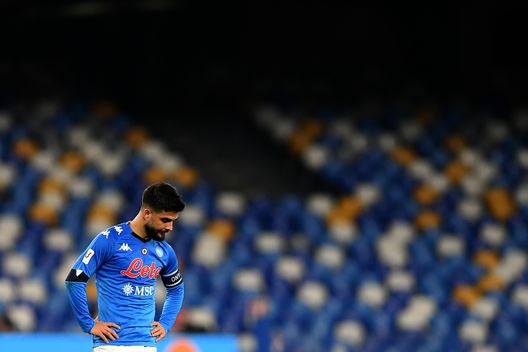  NAPLES, ITALY - FEBRUARY 03: Lorenzo Insigne of SSC Napoli looks dejected during the Coppa Italia match between SSC Napoli and Atalanta BC at Stadio Diego Armando Maradona on February 03, 2021 in Naples, Italy. Sporting stadiums around Italy remain under strict restrictions due to the Coronavirus Pandemic as Government social distancing laws prohibit fans inside venues resulting in games being played behind closed doors. (Photo by Francesco Pecoraro/Getty Images) 