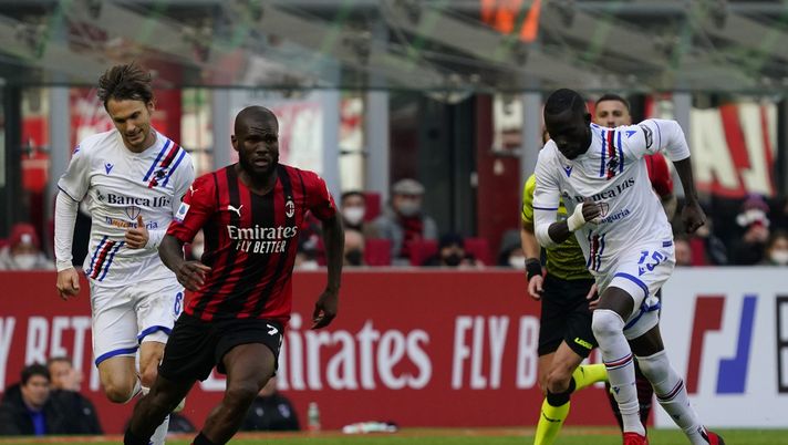 MILAN, ITALY - FEBRUARY 13: Franck Kessie of AC Milan looks on during the Serie A match between AC Milan and UC Sampdoria at Stadio Giuseppe Meazza on February 13, 2022 in Milan, Italy. (Photo by Pier Marco Tacca/AC Milan via Getty Images)