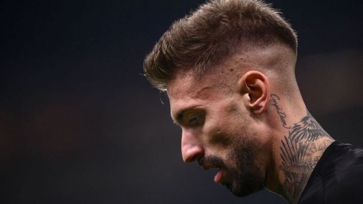 AC Milan's Spainish midfielder Samuel Castillejo reacts during the Italian Serie A football match between AC Milan and Hellas Verona on October 16, 2021 at the San Siro stadium in Milan. (Photo by Marco BERTORELLO / AFP) (Photo by MARCO BERTORELLO/AFP via Getty Images) UFFICIALE – Castillejo dice addio al Milan e al fantacalcio: lo aspetta Gattuso - immagine 1