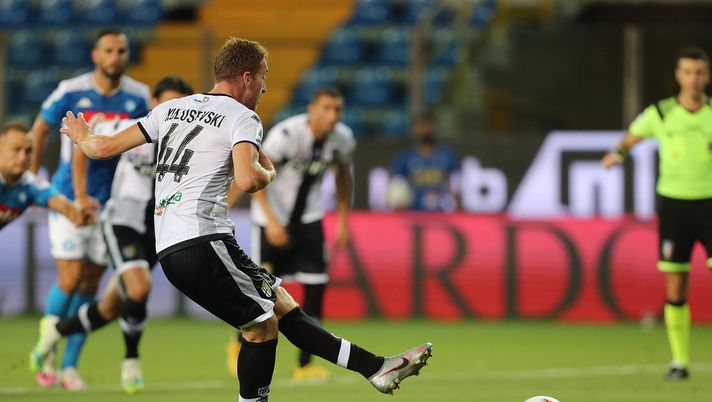 PARMA, ITALY - JULY 22: Dejan Kulusevski of Parma Calcio scores a goal during the Serie A match between Parma Calcio and SSC Napoli at Stadio Ennio Tardini on July 22, 2020 in Parma, Italy. (Photo by Gabriele Maltinti/Getty Images) PARMA, ITALY - JULY 22: Dejan Kulusevski of Parma Calcio scores a goal during the Serie A match between Parma Calcio and SSC Napoli at Stadio Ennio Tardini on July 22, 2020 in Parma, Italy. (Photo by Gabriele Maltinti/Getty Images)