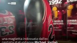 VIDEO / Record asta maglia Michael Jordan: venduta per 10,1 milioni