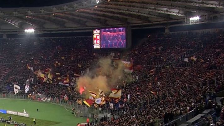 Roma: denunciato tifoso per possesso fumogeni 