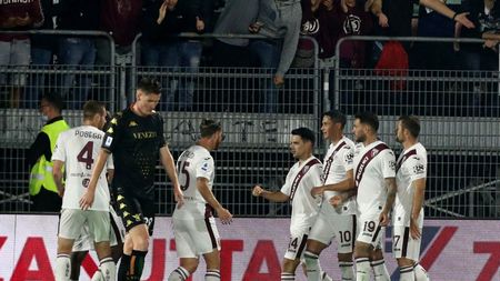 VENEZIA, ITALY - SEPTEMBER 27: Josip Brekalo of Torino celebrates after scoring his team's opening goal during the Serie A match between Venezia FC and Torino FC at Stadio Pierluigi Penzo on September 27, 2021 in Venezia, Italy. (Photo by Maurizio Lagana/Getty Images)