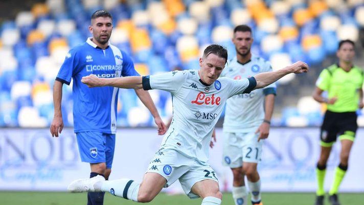 NAPLES, ITALY - SEPTEMBER 11: Piotr Zielinski of Napoli scores the 1-0 goal during the Pre-Season Friendly match between SSC Napoli and Pescara at Stadio San Paolo on September 11, 2020 in Naples, Italy. (Photo by SSC NAPOLI/SSC NAPOLI via Getty Images) NAPLES, ITALY - SEPTEMBER 11: Piotr Zielinski of Napoli scores the 1-0 goal during the Pre-Season Friendly match between SSC Napoli and Pescara at Stadio San Paolo on September 11, 2020 in Naples, Italy. (Photo by SSC NAPOLI/SSC NAPOLI via Getty Images)