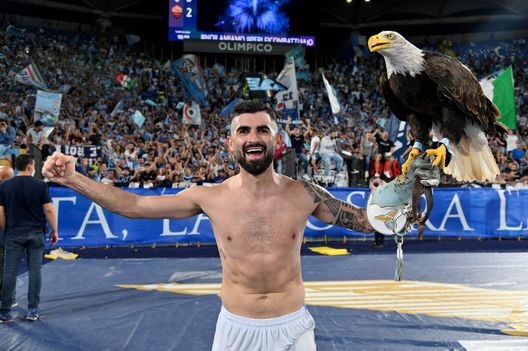 ROME, ITALY - SEPTEMBER 26: Elseid Hysaj of SS Lazio celebrates winning the game after the Serie A match between SS Lazio and AS Roma at Stadio Olimpico on September 26, 2021 in Rome, Italy. (Photo by Marco Rosi - SS Lazio/Getty Images) ROME, ITALY - SEPTEMBER 26: Elseid Hysaj of SS Lazio celebrates winning the game after the Serie A match between SS Lazio and AS Roma at Stadio Olimpico on September 26, 2021 in Rome, Italy. (Photo by Marco Rosi - SS Lazio/Getty Images)