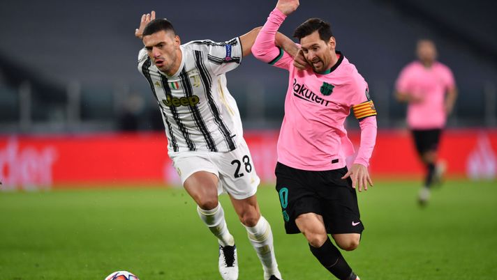 TURIN, ITALY - OCTOBER 28: Lionel Messi of Barcelona and Merih Demiral of Juventus battle for the ball during the UEFA Champions League Group G stage match between Juventus and FC Barcelona at Juventus Stadium on October 28, 2020 in Turin, Italy. Sporting stadiums around Italy remain under strict restrictions due to the Coronavirus Pandemic as Government social distancing laws prohibit fans inside venues resulting in games being played behind closed doors. (Photo by Valerio Pennicino/Getty Images) TURIN, ITALY - OCTOBER 28: Lionel Messi of Barcelona and Merih Demiral of Juventus battle for the ball during the UEFA Champions League Group G stage match between Juventus and FC Barcelona at Juventus Stadium on October 28, 2020 in Turin, Italy. Sporting stadiums around Italy remain under strict restrictions due to the Coronavirus Pandemic as Government social distancing laws prohibit fans inside venues resulting in games being played behind closed doors. (Photo by Valerio Pennicino/Getty Images)