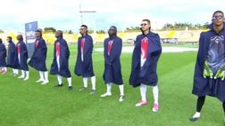 Bolivia, idea loca del Fortaleza: squadra in campo con la mantella dei supereroi!