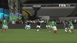 VIDEO / Festa dello stadio Azteca: Figo, gol alla Icardi. Cinema Ronaldinho