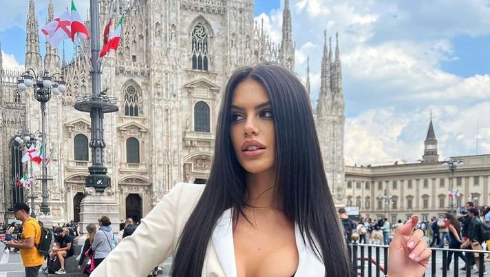 Antonella Fiordelisi: “Seno? Porto la seconda. Io attratta dalle donne? Dico che…” Antonella Fiordelisi: “Seno? Porto la seconda. Io attratta dalle donne? Dico che…” - immagine 1