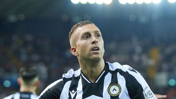 UDINE, ITALY - SEPTEMBER 04: Gerard Deulofeu of Udinese Calcio celebrates during the Serie A match between Udinese Calcio and AS Roma at Dacia Arena on September 04, 2022 in Udine, Italy. (Photo by Emmanuele Ciancaglini/Getty Images) Gazzetta: “Deulofeu da 7,5: due assist, il gol arriverà. È già da record perché…” - immagine 1