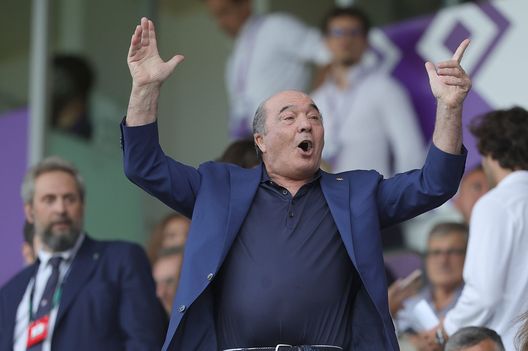 FLORENCE, ITALY - SEPTEMBER 08: Rocco Commisso president of ACF Fiorentina reacts during the UEFA Europa Conference League group A match between ACF Fiorentina and Rīgas Futbola skola at Stadio Artemio Franchi on September 8, 2022 in Florence, Italy (Photo by Gabriele Maltinti/Getty Images) Una Fiorentina unita: Commisso vicino alla squadra e allo staff- immagine 2