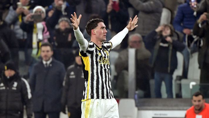 TURIN, ITALY - JANUARY 16: Dusan Vlahovic of Juventus celebrates after scoring his team's second goal during the Serie A TIM match between Juventus and US Sassuolo - Serie A TIM at Allianz Stadium on January 16, 2024 in Turin, Italy. (Photo by Filippo Alfero - Juventus FC/Juventus FC via Getty Images) Juve, la formazione senza Rabiot e Chiesa: Kostic, pronto Vlahovic e le ultime su Yildiz - immagine 1