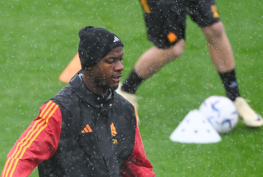 Roma, la ripresa degli allenamenti sotto la pioggia a Trigoria – FOTOGALLERY - immagine 38