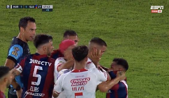 Buenos Aires, derby di quartiere violento: quattro espulsioni e rissa generale- immagine 2