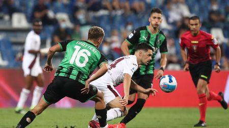REGGIO NELL'EMILIA, ITALY - SEPTEMBER 17: Josip Brekalo (R) of Torino FC is challenged by Davide Frattesi (L) of US Sassuolo during the Serie A match between US Sassuolo and Torino FC at Mapei Stadium - Citta' del Tricolore on September 17, 2021 in Reggio nell'Emilia, Italy. (Photo by Marco Luzzani/Getty Images) REGGIO NELL'EMILIA, ITALY - SEPTEMBER 17: Josip Brekalo (R) of Torino FC is challenged by Davide Frattesi (L) of US Sassuolo during the Serie A match between US Sassuolo and Torino FC at Mapei Stadium - Citta' del Tricolore on September 17, 2021 in Reggio nell'Emilia, Italy. (Photo by Marco Luzzani/Getty Images)