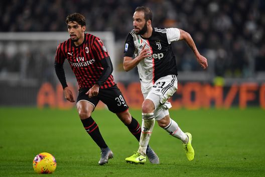  TURIN, ITALY - NOVEMBER 10: Gonzalo Higuain of Juventus competes for the ball with Lucas Paqueta of AC Milan during the Serie A match between Juventus and AC Milan at Allianz Stadium on November 10, 2019 i (Photo by Valerio Pennicino - Juventus FC/Juventus FC via Getty Images) 
