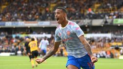 Leeds-Manchester United, i tifosi si palleggiano Mason Greenwood: “Uno di voi”…”No, è vostro”…