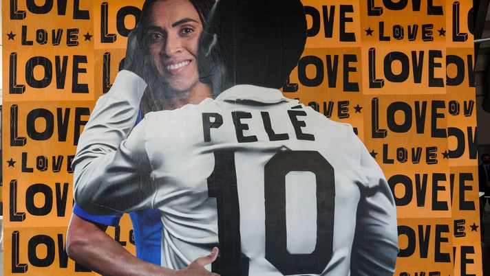 SAO PAULO, BRAZIL - OCTOBER 22: A general view of a street work of art by Luis Bueno, known as BuenoCaos, that depicts soccer player Pelé hugging soccer player Marta Vieira da Silva as a tribute to the player during his 80th birthday on October 22, 2020 in Sao Paulo, Brazil. Bueno recreates his street poster art by referring to a classic photo of Pelé kissing Muhammad Ali during his farewell to the football games. He started making this art 10 years ago and in celebration of Pelé's 80th birthday he has created new versions and displayed them throughout the city of São Paulo. (Photo by Alexandre Schneider/Getty Images) SAO PAULO, BRAZIL - OCTOBER 22: A general view of a street work of art by Luis Bueno, known as BuenoCaos, that depicts soccer player Pelé hugging soccer player Marta Vieira da Silva as a tribute to the player during his 80th birthday on October 22, 2020 in Sao Paulo, Brazil. Bueno recreates his street poster art by referring to a classic photo of Pelé kissing Muhammad Ali during his farewell to the football games. He started making this art 10 years ago and in celebration of Pelé's 80th birthday he has created new versions and displayed them throughout the city of São Paulo. (Photo by Alexandre Schneider/Getty Images)