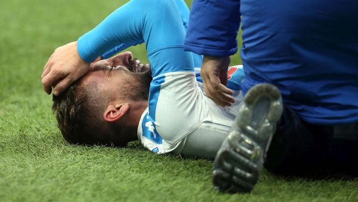 Napoliís Dries Mertens reacts during the Italian serie A soccer match between Fc Inter and Napoli at Giuseppe Meazza stadium in Milan, 16 December 2020.
ANSA / MATTEO BAZZI Mertens, la caviglia fa ancora male. Il Napoli fa sapere: “Terapie nello stesso centro” - immagine 1
