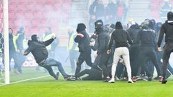 Trnava, tutti a casa: ultras in campo, sospeso il derby con lo Slovan Bratislava