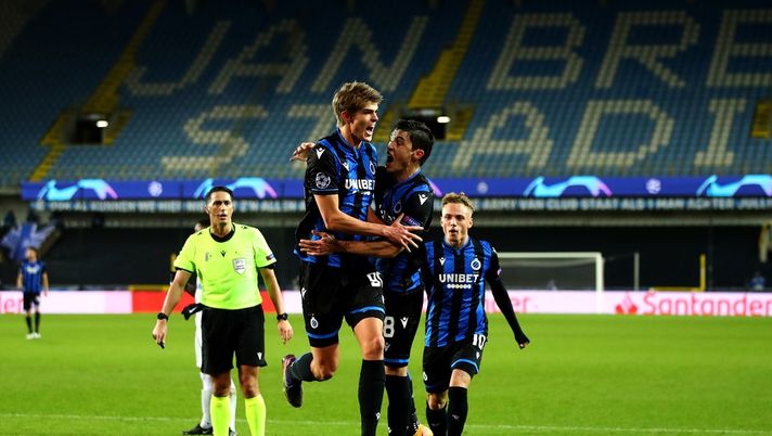 Charles De Ketelaere e Noa Lang esultano con il Brugge