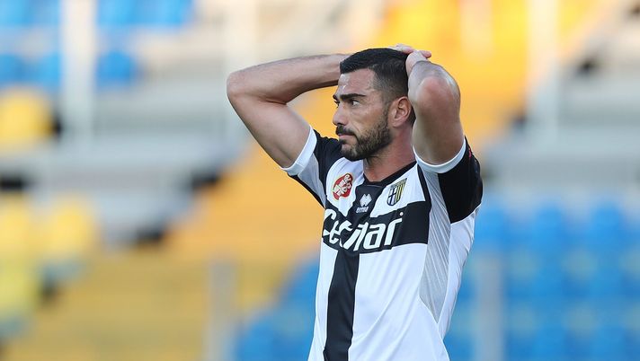 PARMA, ITALY - APRIL 24: Graziano Pelle' of Parma Calcio reacts during the Serie A match between Parma Calcio and FC Crotone at Stadio Ennio Tardini on April 24, 2021 in Parma, Italy. Sporting stadiums around Italy remain under strict restrictions due to the Coronavirus Pandemic as Government social distancing laws prohibit fans inside venues resulting in games being played behind closed doors. (Photo by Gabriele Maltinti/Getty Images) PARMA, ITALY - APRIL 24: Graziano Pelle' of Parma Calcio reacts during the Serie A match between Parma Calcio and FC Crotone at Stadio Ennio Tardini on April 24, 2021 in Parma, Italy. Sporting stadiums around Italy remain under strict restrictions due to the Coronavirus Pandemic as Government social distancing laws prohibit fans inside venues resulting in games being played behind closed doors. (Photo by Gabriele Maltinti/Getty Images)