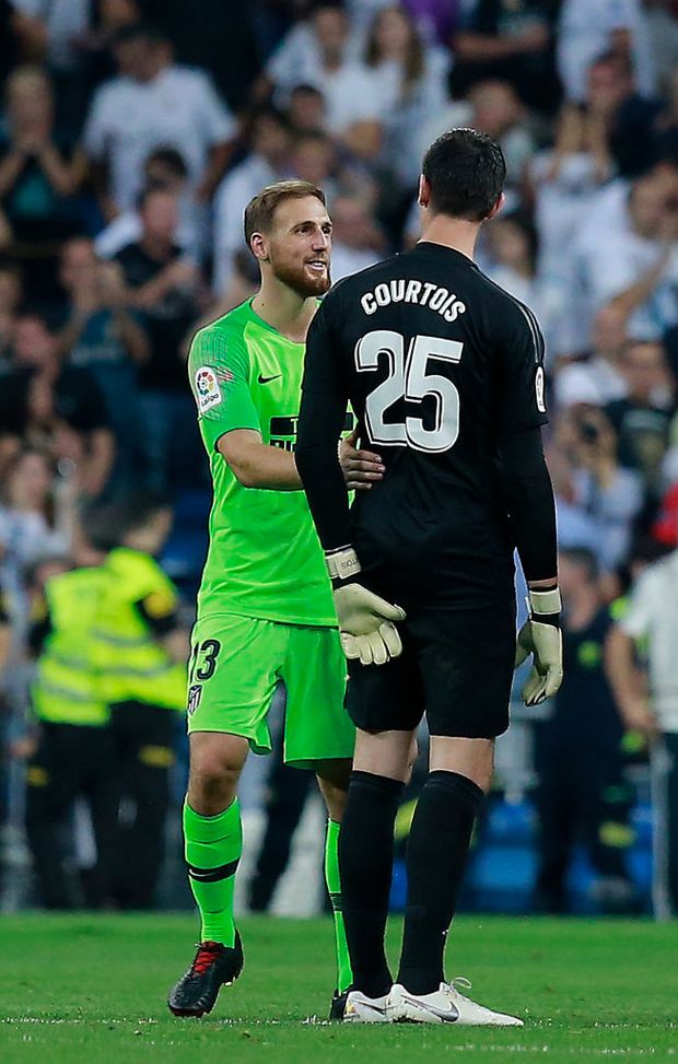 Jan Oblak e Thibaut  Courtois dopo un derby di Liga  