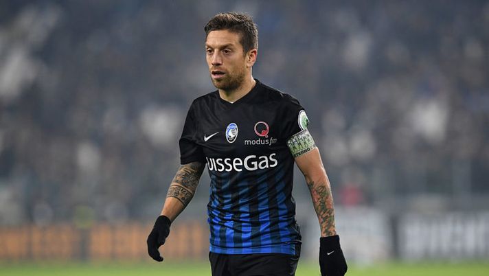 TURIN, ITALY - DECEMBER 03: Alejandro Gomez of Atalanta BC looks on during the Serie A match between Juventus FC and Atalanta BC at Juventus Stadium on December 3, 2016 in Turin, Italy. (Photo by Valerio Pennicino/Getty Images) Papu Gomez, il dolore al ginocchio e una scelta già presa. Contro la Samp… - immagine 1