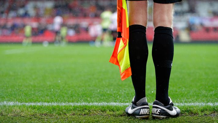 Scontro ravvicinato guardalinee-portiere Scontro ravvicinato guardalinee-portiere