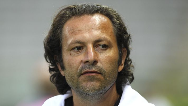 PARMA, ITALY - AUGUST 25: Renato Olive of Parma FC manager looks on before the Serie A match between Parma FC and AC Chievo Verona at Stadio Ennio Tardini on August 25, 2013 in Parma, Italy. (Photo by Marco Luzzani/Getty Images) Olive: “L’Europa varrebbe uno scudetto”- immagine 1