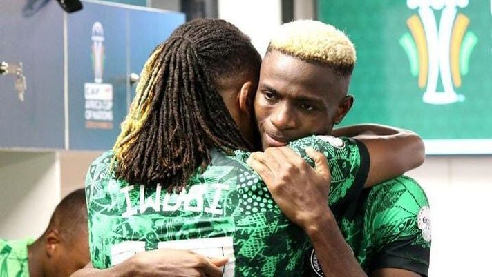FOTO I tifosi della Nigeria prendono di mira Iwobi: Osimhen lo difende sui social - immagine 1
