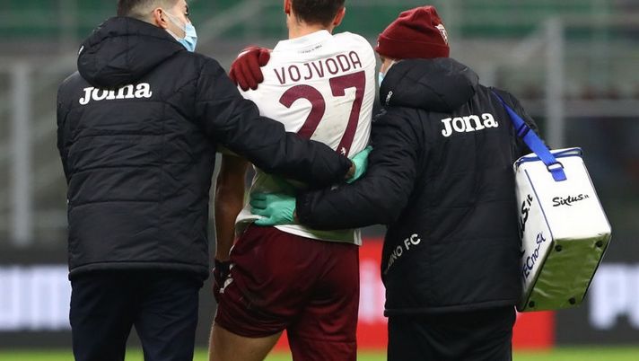 MILAN, ITALY - JANUARY 12: Mergim Vojvoda of Torino F.C. is forced off with a injury during the Coppa Italia match between AC Milan and Torino FC at Stadio Giuseppe Meazza on January 12, 2021 in Milan, Italy. Sporting stadiums around Italy remain under strict restrictions due to the Coronavirus Pandemic as Government social distancing laws prohibit fans inside venues resulting in games being played behind closed doors. (Photo by Marco Luzzani/Getty Images) MILAN, ITALY - JANUARY 12: Mergim Vojvoda of Torino F.C. is forced off with a injury during the Coppa Italia match between AC Milan and Torino FC at Stadio Giuseppe Meazza on January 12, 2021 in Milan, Italy. Sporting stadiums around Italy remain under strict restrictions due to the Coronavirus Pandemic as Government social distancing laws prohibit fans inside venues resulting in games being played behind closed doors. (Photo by Marco Luzzani/Getty Images)