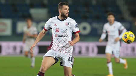 BERGAMO, ITALY - JANUARY 14:  Sebastian Walukiewicz of Cagliari Calcio in action during the Coppa Italia match between Atalanta BC and Cagliari Calcio at Gewiss Stadium on January 14, 2021 in Bergamo, Italy. Sporting stadiums around Italy remain under strict restrictions due to the Coronavirus Pandemic as Government social distancing laws prohibit fans inside venues resulting in games being played behind closed doors. (Photo by Emilio Andreoli/Getty Images)
