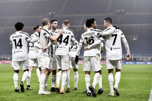I giocatori della Juventus esultano dopo il gol di Cristiano Ronaldo contro l'Inter I giocatori della Juventus esultano dopo il gol di Cristiano Ronaldo contro l'Inter