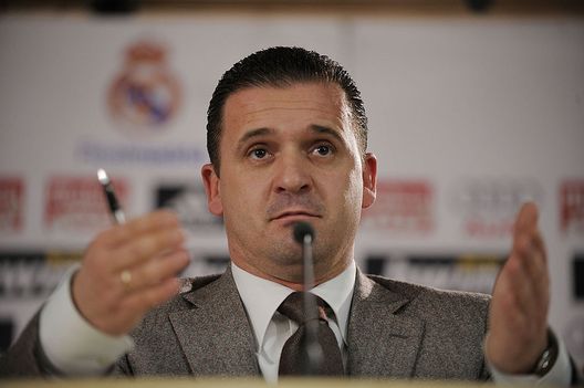 MADRID, SPAIN - NOVEMBER 17: Real Madrid's Sporting Director Predrag Mijatovic holds a press conference at the Santiago Bernabeu stadium on November 17, 2008 in Madrid, Spain. Mijatovic spoke about the recent form of Real Madrid in the Spanish Liga. (Photo by Denis Doyle/Getty Images) Mijatovic sogna Mbappé e Bellingham e stronca Hazard: “Ormai è un ex calciatore”- immagine 2